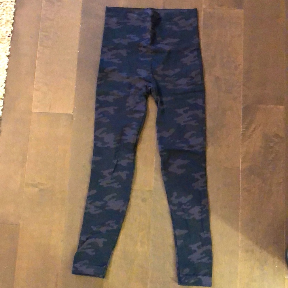 Spanx Camo Leggings Black Size S Like New!